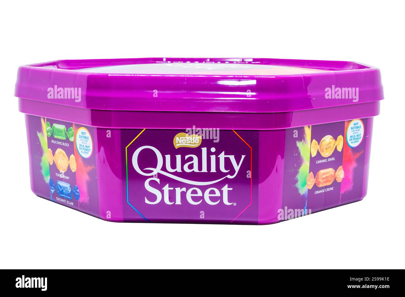 Wolverhampton, Regno Unito - 24 gennaio 2025: Shot di prodotto di Tub of Quality Street prodotto dalla famosa azienda dolciaria, Nestlé Foto Stock