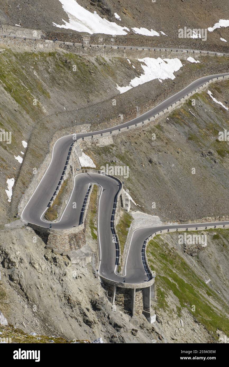 Curva a tornante strada dello stelvio immagini e fotografie stock ad ...