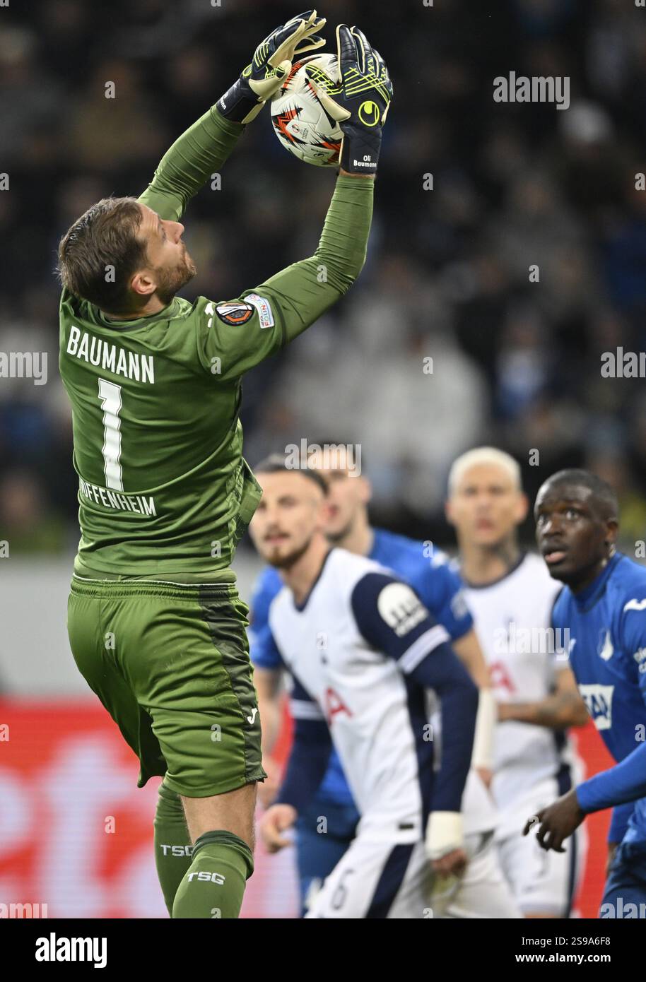 Portiere Oliver Baumann TSG 1899 Hoffenheim (01) scena area di rigore, scena area goal Europa League action, PreZero Arena, Sinsheim, Baden-Wuerttembe Foto Stock