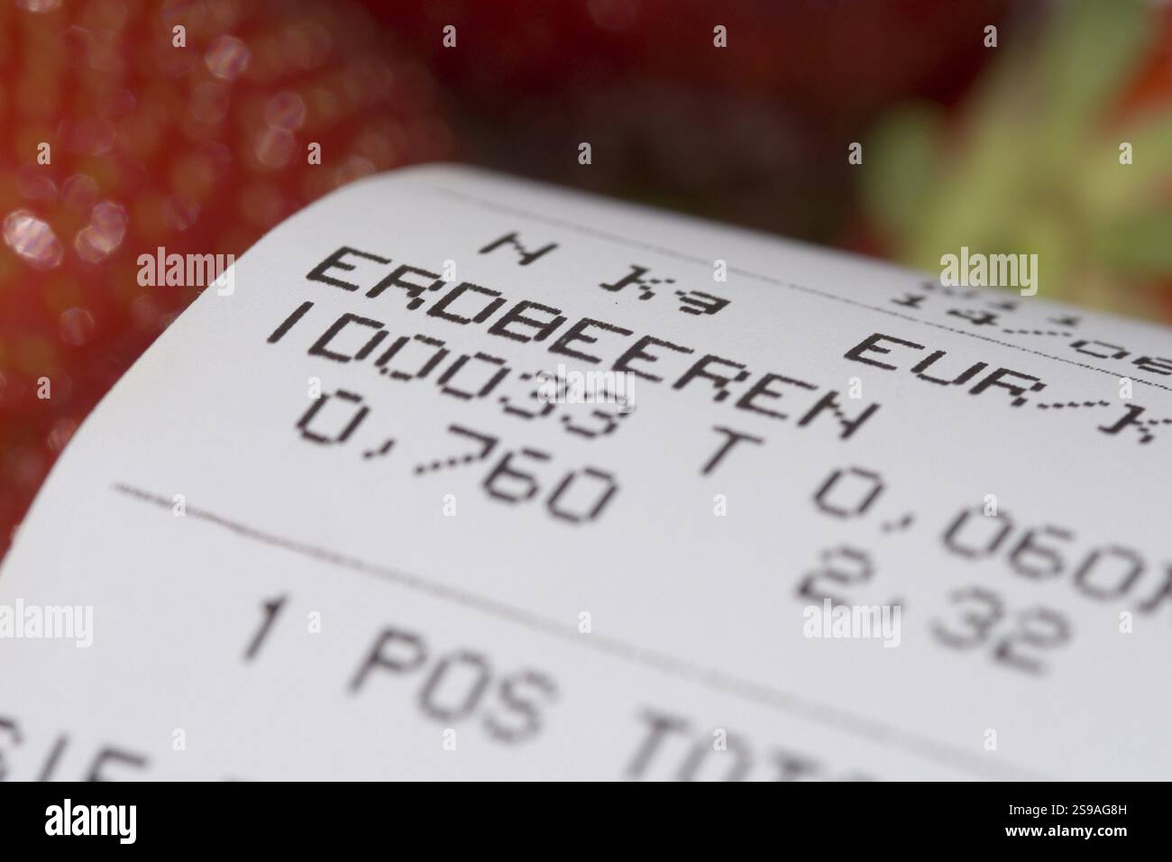 Fragole con ricevuta, ricevuta, fattura, importo, inflazione, costoso, economico, Assia, Repubblica Federale di Germania Foto Stock