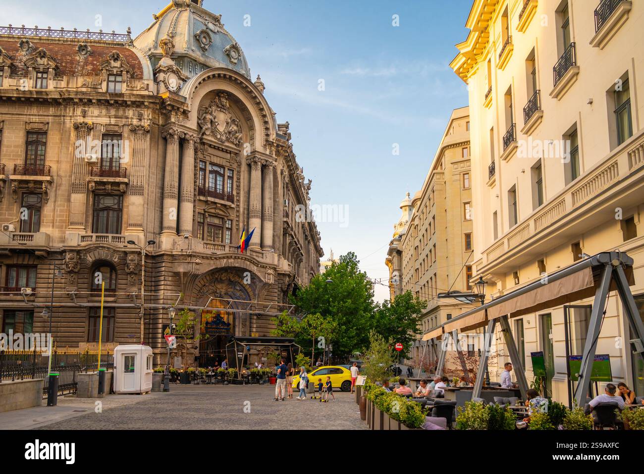 Edifici storici nella città vecchia di Bucarest Foto Stock