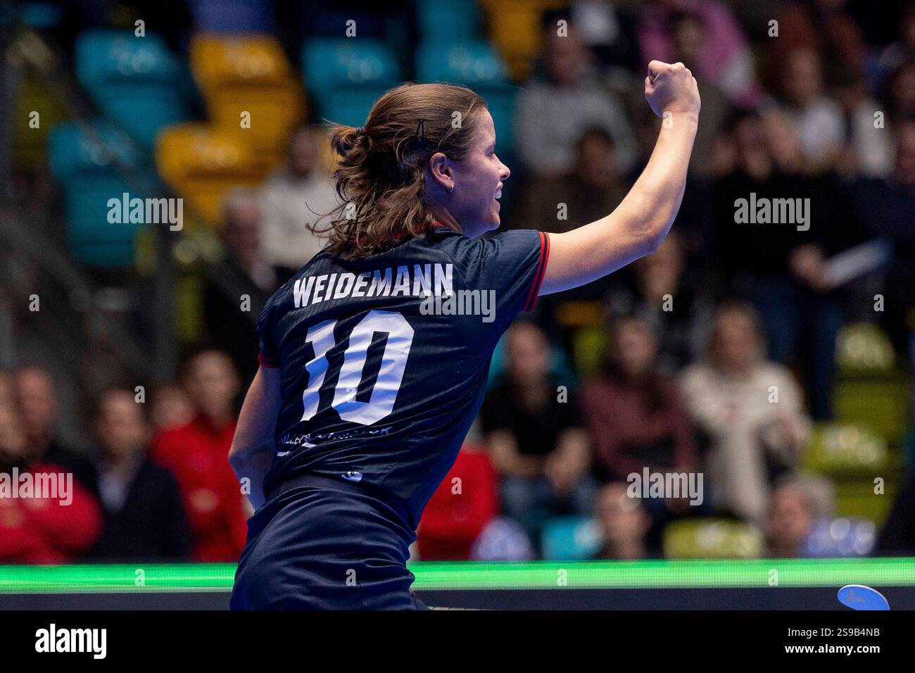 Linnea Weidemann (Berliner HC #10) nach ihrem Tor beim rigore Schie?en, Ballt Die Faust, Der Club an der Alster - Berliner HC, Francoforte, S'wag Arena, 25.1.2025 Foto Stock