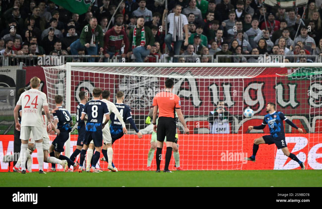TOR zum 2:1 Keven Schlotterbeck FC Augsburg FCA (31) Torschuss Aktion gegen Jan Schoeppner 1. FC Heidenheim 1846 FCH (03) Torchance Marnon Busch 1. FC Heidenheim 1846 FCH (02) kann nicht mehr auf der Linie klaeren FC Augsburg FCA vs 1. LE NORMATIVE FC HEIDENHEIM FCH 25.01.2025 DFL VIETANO QUALSIASI USO DI FOTOGRAFIE COME SEQUENZE DI IMMAGINI E/O QUASI-VIDEO Foto Stock