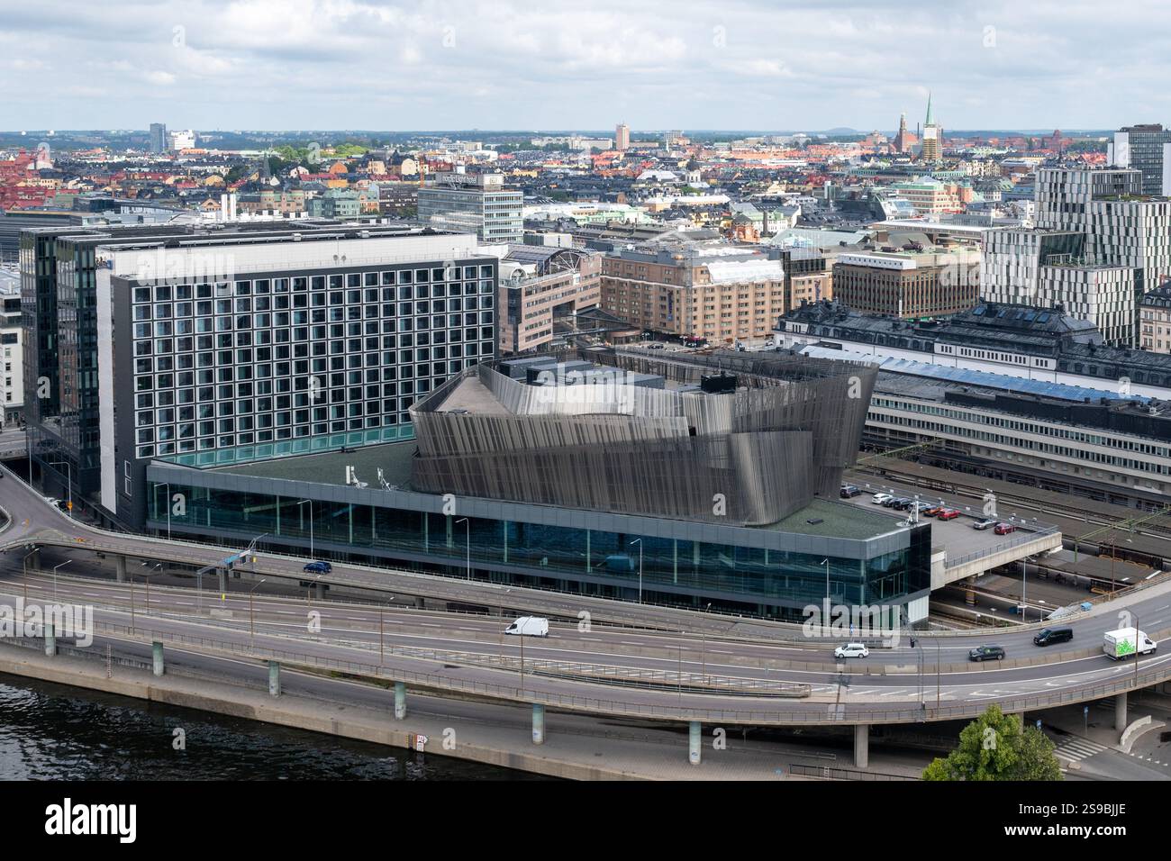 Stoccolma, Svezia - 5 agosto 2024: Vista esterna del moderno Radisson Blu Waterfront Hotel a Stoccolma, Svezia. Foto Stock