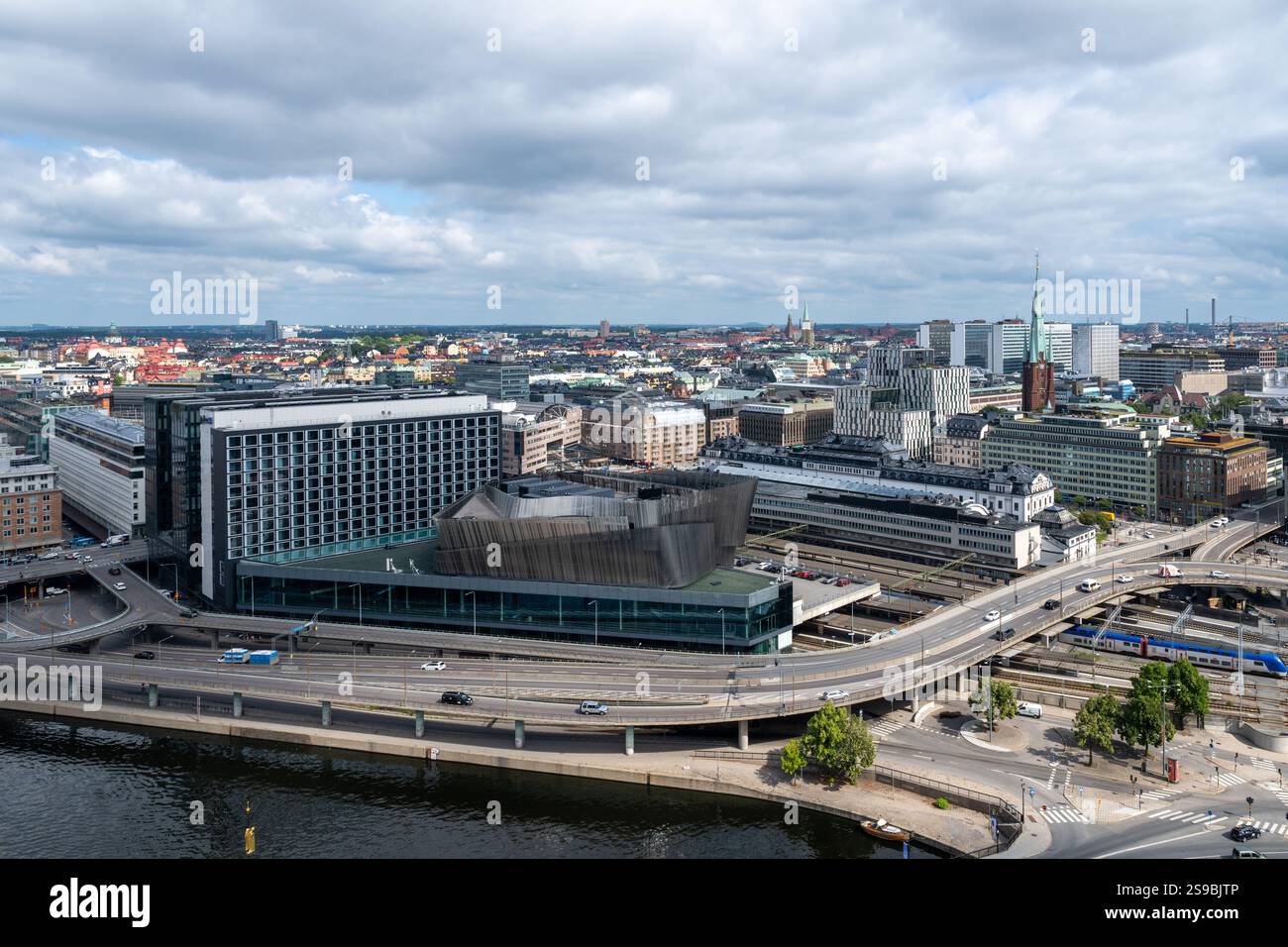 Stoccolma, Svezia - 5 agosto 2024: Vista esterna del moderno Radisson Blu Waterfront Hotel a Stoccolma, Svezia. Foto Stock