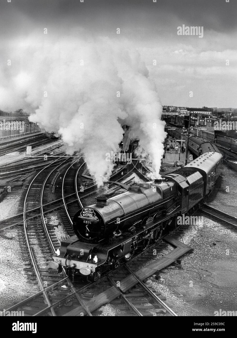 Locomotiva a vapore la principessa Elisabetta in partenza dalla stazione di Shrewsbury 1981 Foto Stock