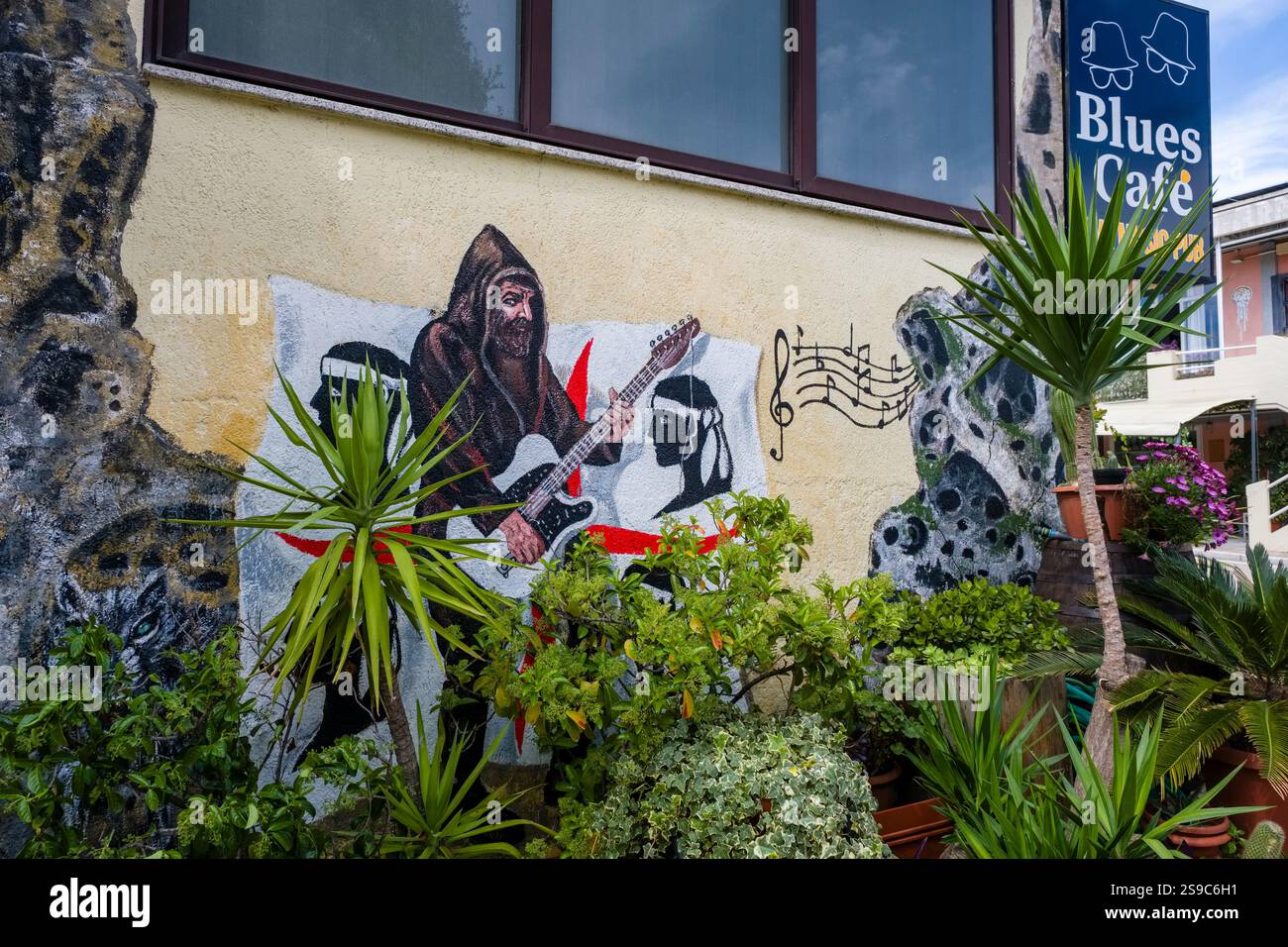 Graffiti colorati sull'edificio del Posada Blues Cafe. Foto Stock