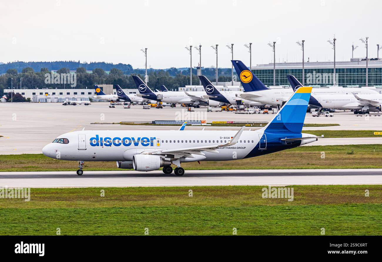 Monaco, Germania, 15 settembre 2024: Un Airbus A320-214 di Discover Airlines decolla dalla pista dell'aeroporto di Monaco. Registrazione D-AIUW. (Foto di Foto Stock