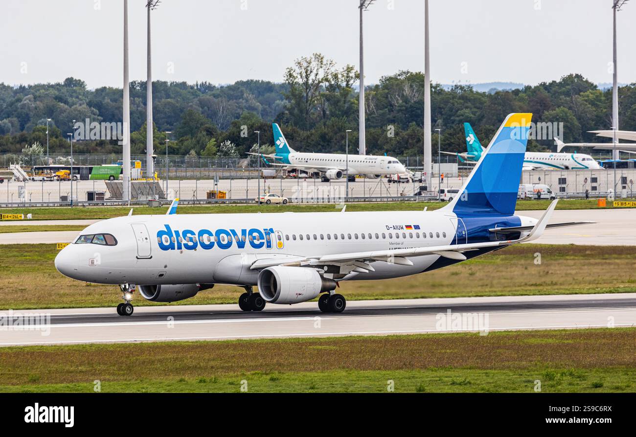 Monaco, Germania, 15 settembre 2024: Un Airbus A320-214 di Discover Airlines decolla dalla pista dell'aeroporto di Monaco. Registrazione D-AIUW. (Foto di Foto Stock