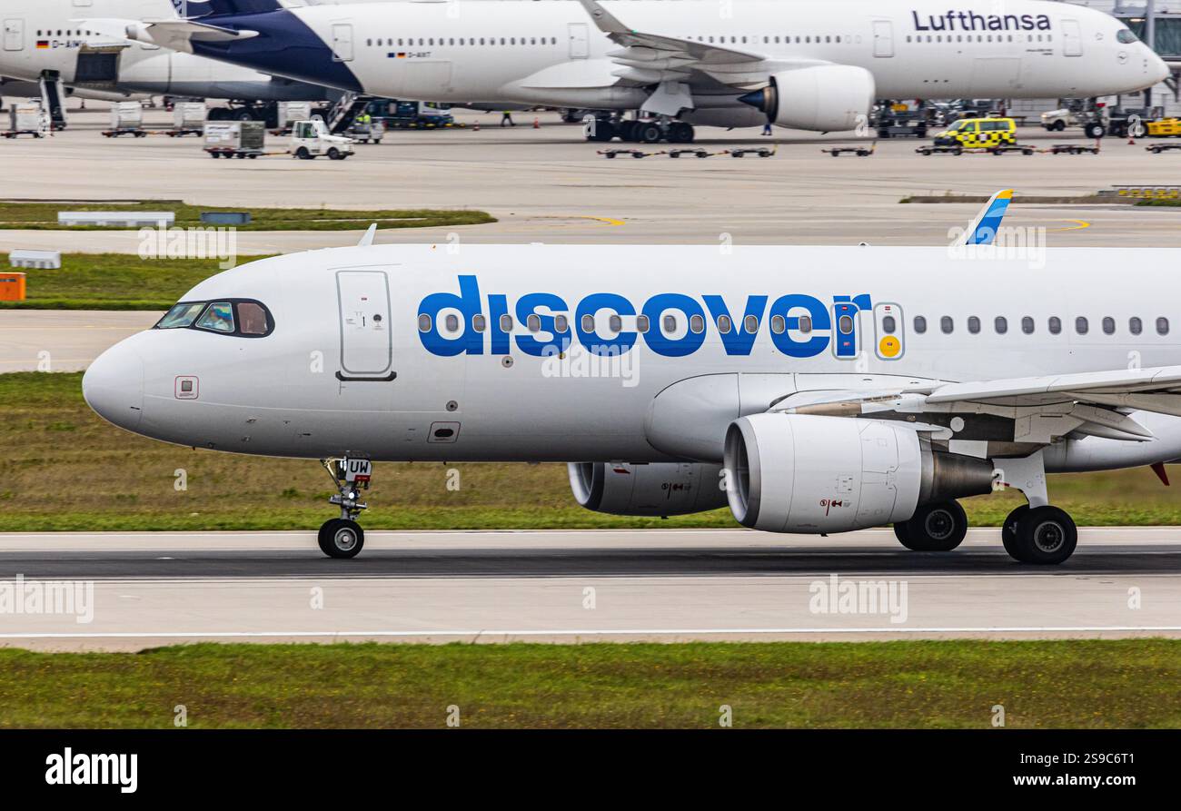 Monaco, Germania, 15 settembre 2024: Un Airbus A320-214 di Discover Airlines decolla dalla pista dell'aeroporto di Monaco. Registrazione D-AIUW. (Foto di Foto Stock