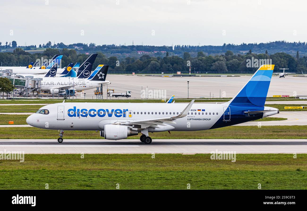 Monaco, Germania, 15 settembre 2024: Un Airbus A320-214 di Discover Airlines decolla dalla pista dell'aeroporto di Monaco. Registrazione D-AIUW. (Foto di Foto Stock