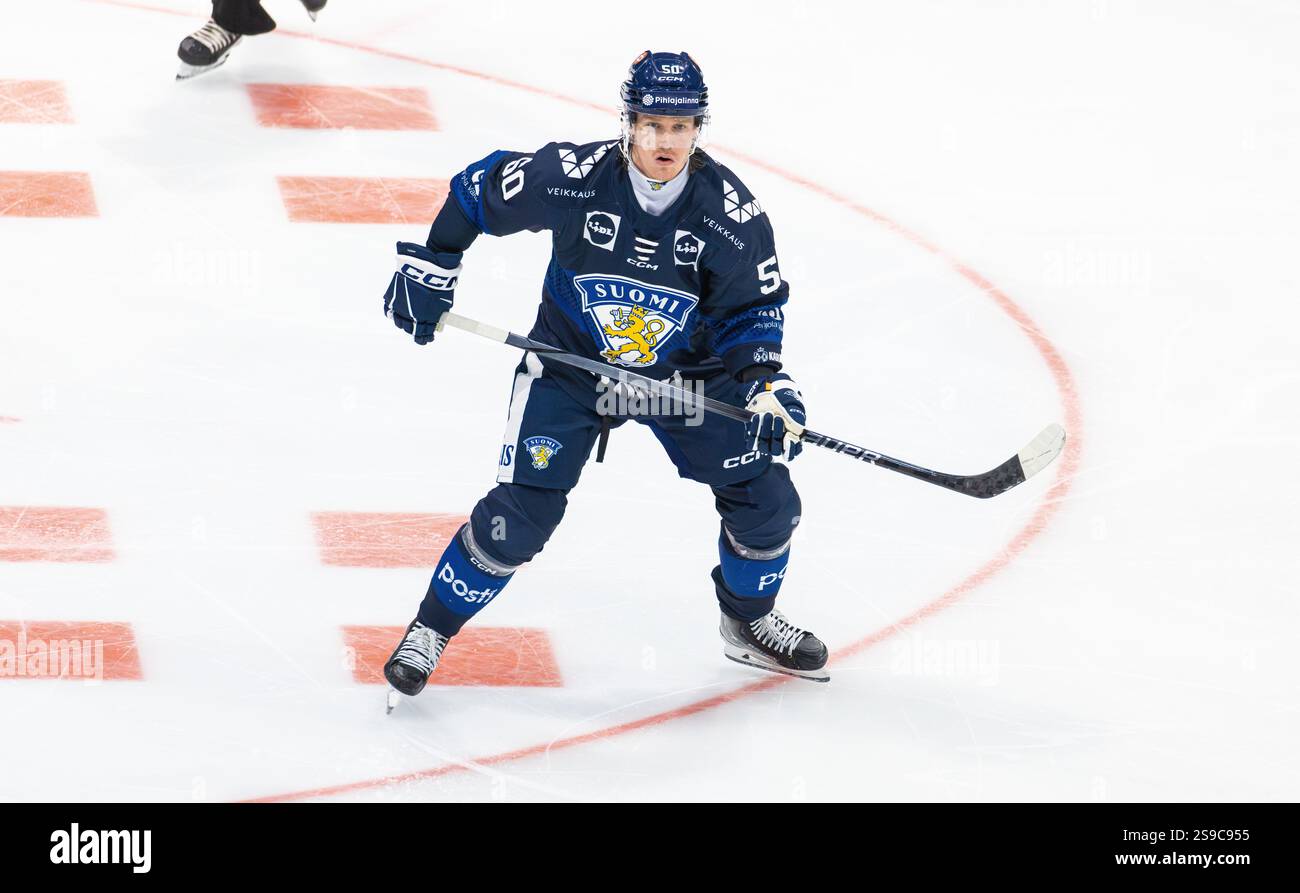 Friburgo, Svizzera, 14 dicembre 2024: N. 50 Juuso Riikola, difensore della nazionale finlandese. (Foto di Andreas Haas/dieBildmanufaktur) Foto Stock