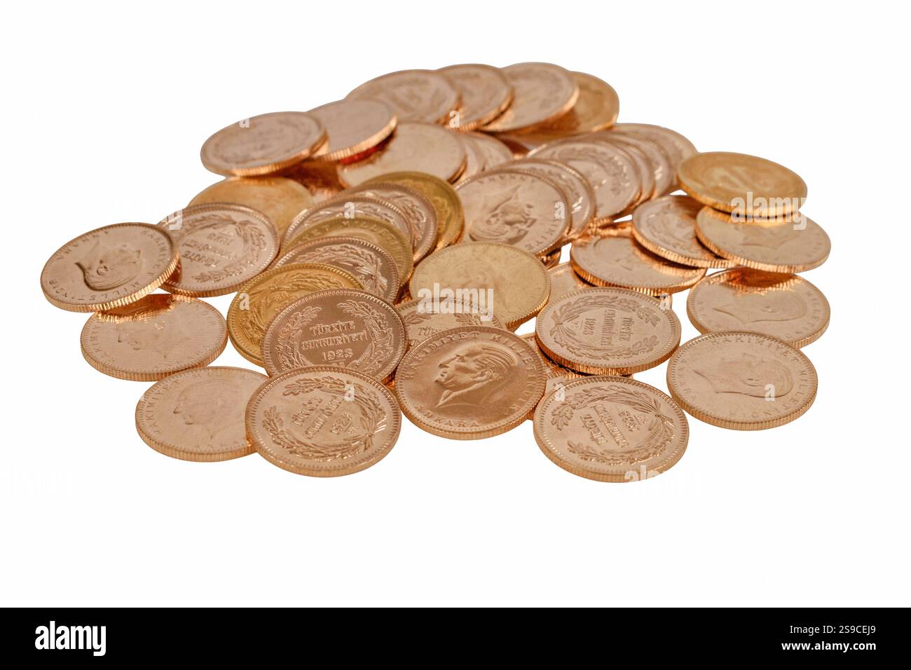 Pile di monete d'oro turche, isolate su fondo bianco (Ata lira) Foto Stock