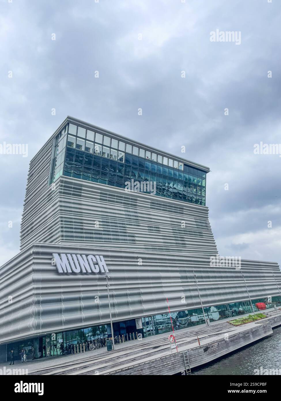 Munch Museum, Oslo (museo dedicato al pittore espressionista Edward Munch, Munchmuseet) - Immagine stock catturata con smartphone