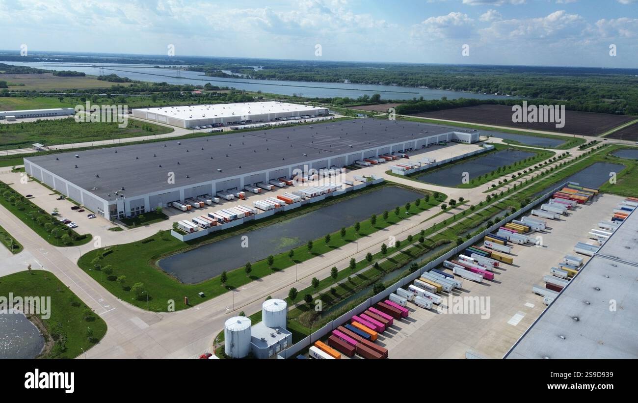 Parcheggio, magazzino, logistica, stoccaggio, trasporto, distribuzione, catena di approvvigionamento Foto Stock