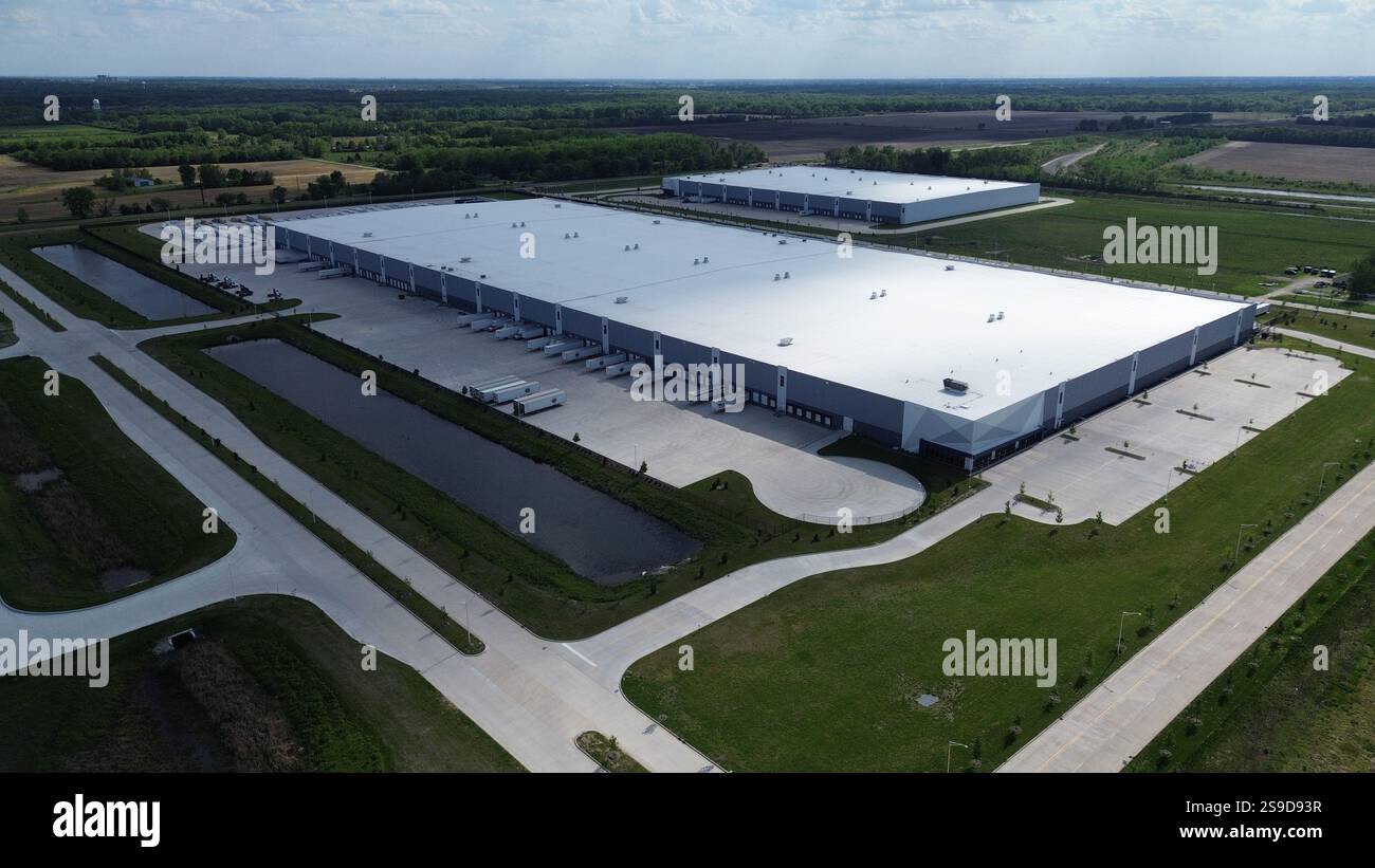 Parcheggio, magazzino, logistica, stoccaggio, trasporto, distribuzione, catena di approvvigionamento Foto Stock