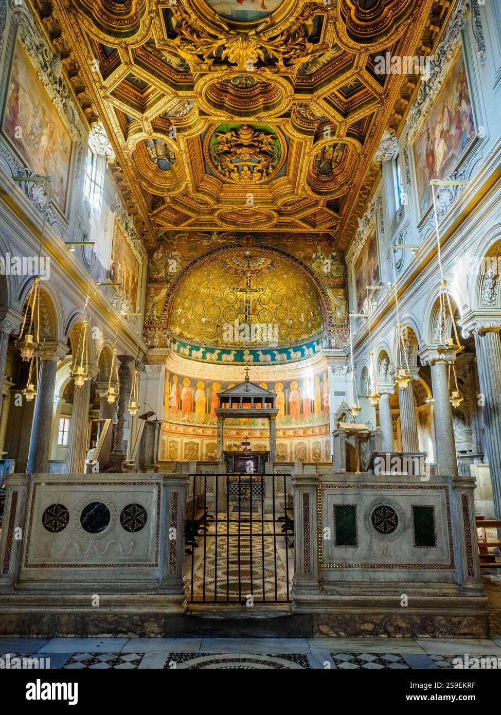 Vista del presbiterio - Basilica di San Clemente al Laterano - Roma, Italia Foto Stock