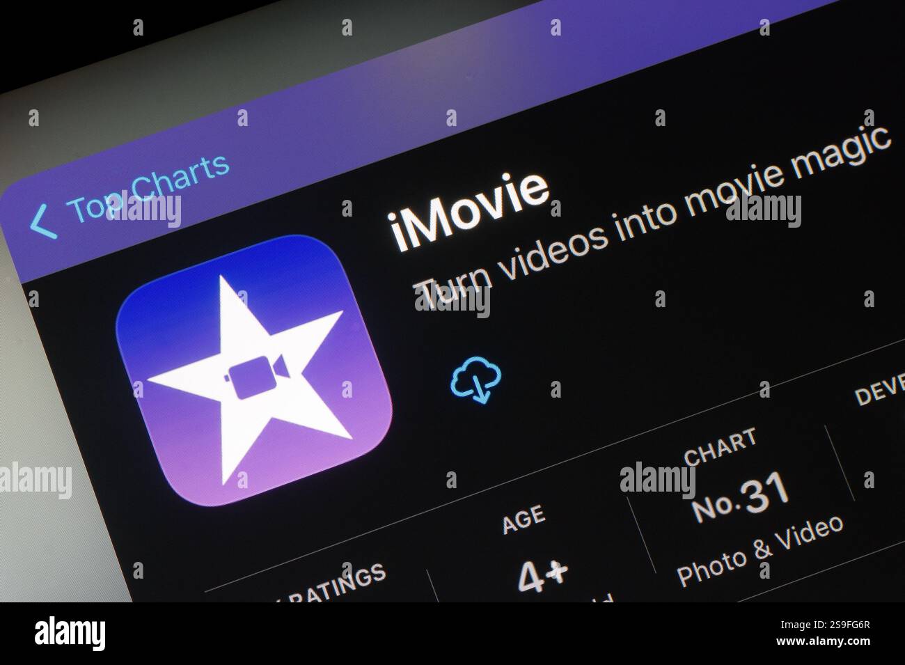 OSTRAVA, CECHIA - 27 LUGLIO 2024: App store con applicazione mobile Apple iMovie per l'editing di video Foto Stock
