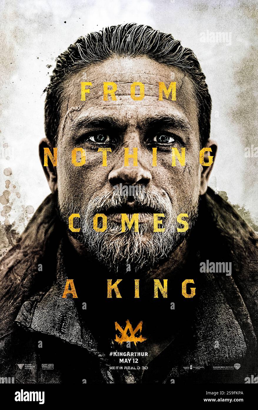 King Arthur: Legend of the Sword (2017) diretto da Guy Ritchie e interpretato da Charlie Hunnam, Astrid Bergès-Frisbey e Jude Law. Un giovane Artù, saggio di strada, deve rivendicare il suo destino reale quando tira la spada Excalibur dalla pietra. Fotografia di un poster originale del 2017 DA UTILIZZARE ESCLUSIVAMENTE PER L'EDITORIALE. Crediti: BFA / Warner Bros Foto Stock