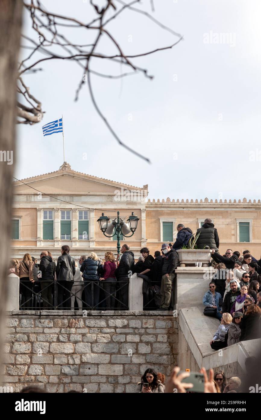 Protesta in piazza Sintagma per chiedere giustizia in caso di incidente mortale a tempi, che ha causato la morte di 57 persone. Foto Stock