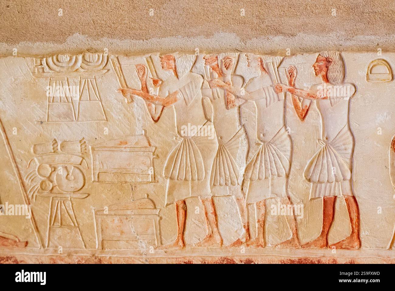 Egitto, Saqqara, tomba di Meryneith, parete occidentale della corte interna, cappella centrale, operai di metallo (gioielli). Foto Stock