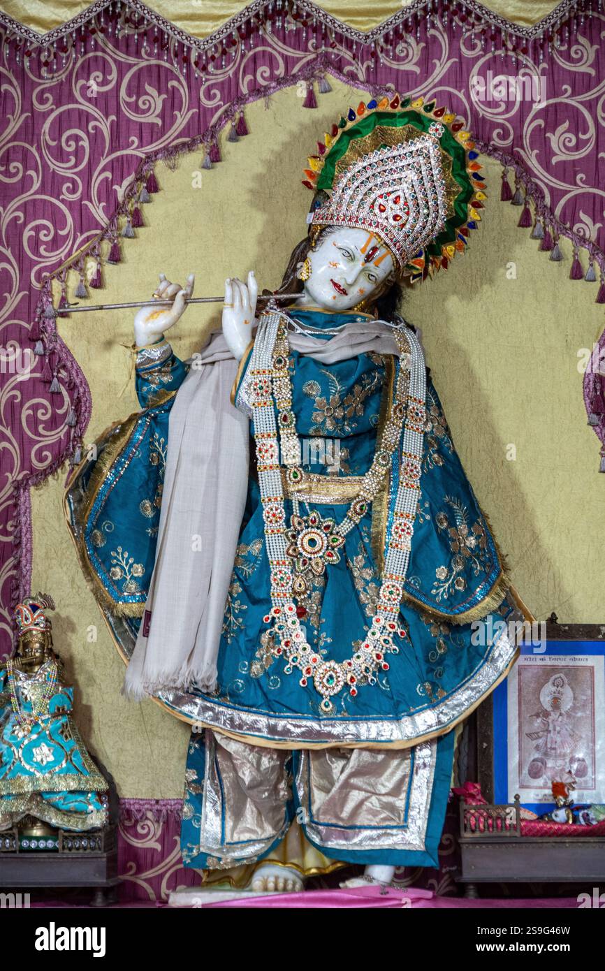 India. Rajasthan. Chittorgarh. Forte di Chittor. Statua di Krishna che suona il flauto Foto Stock
