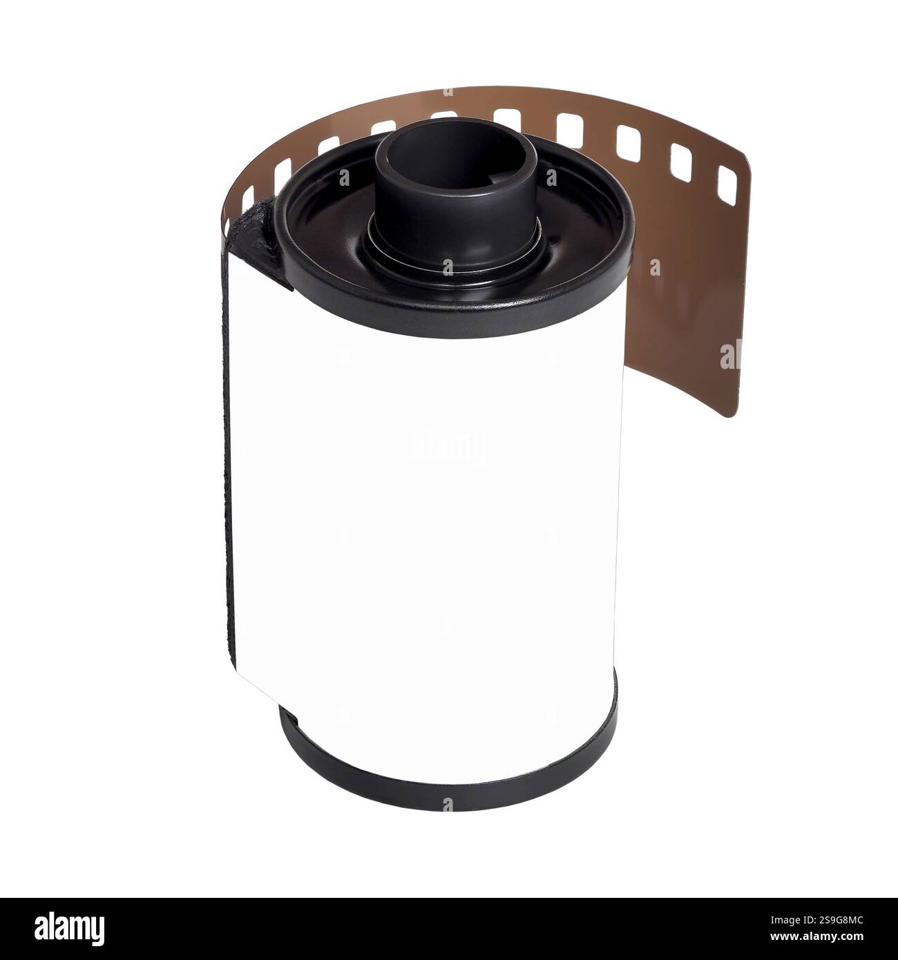 Primo piano di un rotolo di pellicola fotografica da 35 mm con etichetta vuota isolata su sfondo bianco Foto Stock