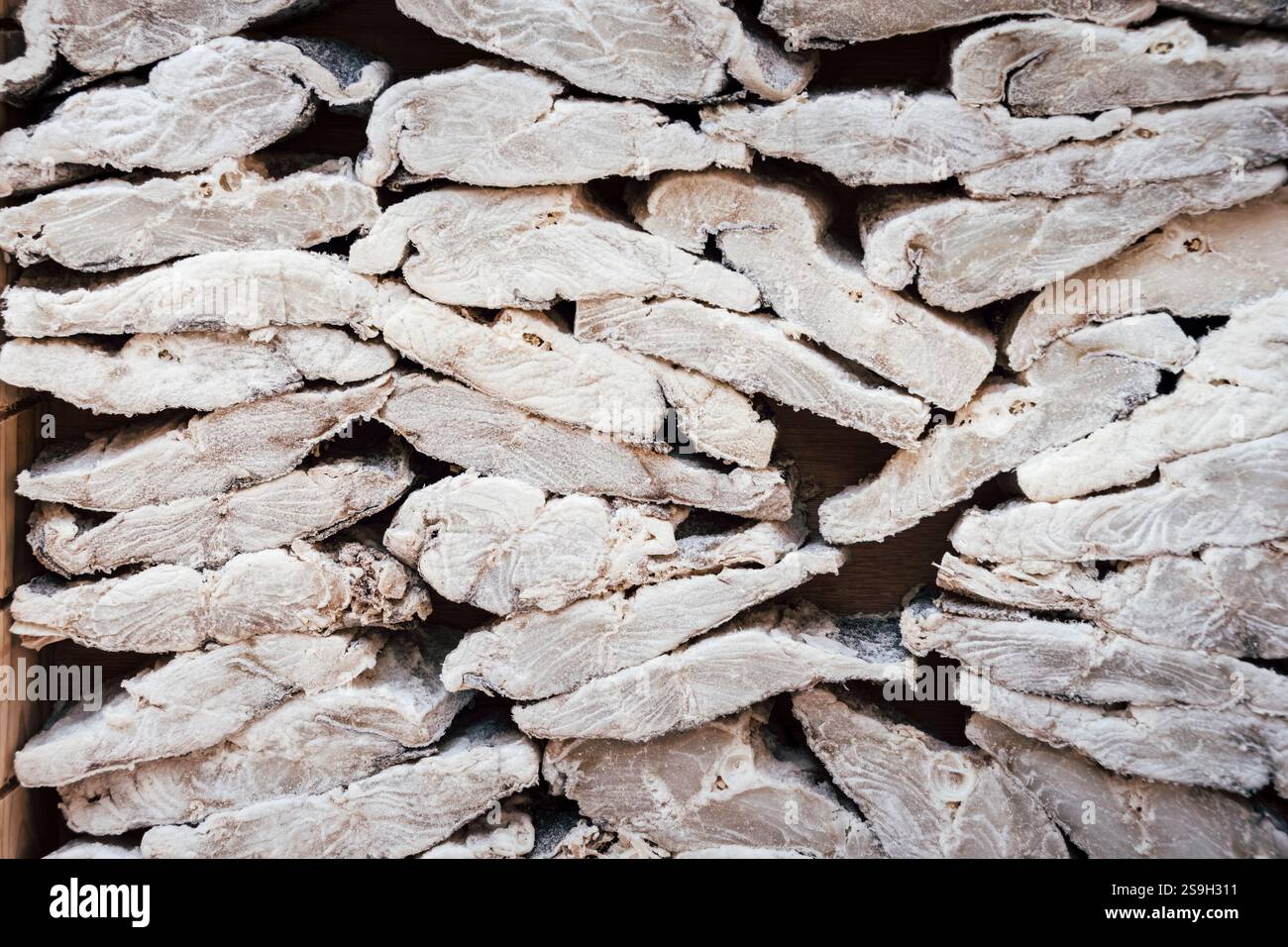Porto, Portogallo, 26 dicembre. 2024: Preservation Perfection: The intricate Layers of Salted Codfish Foto Stock