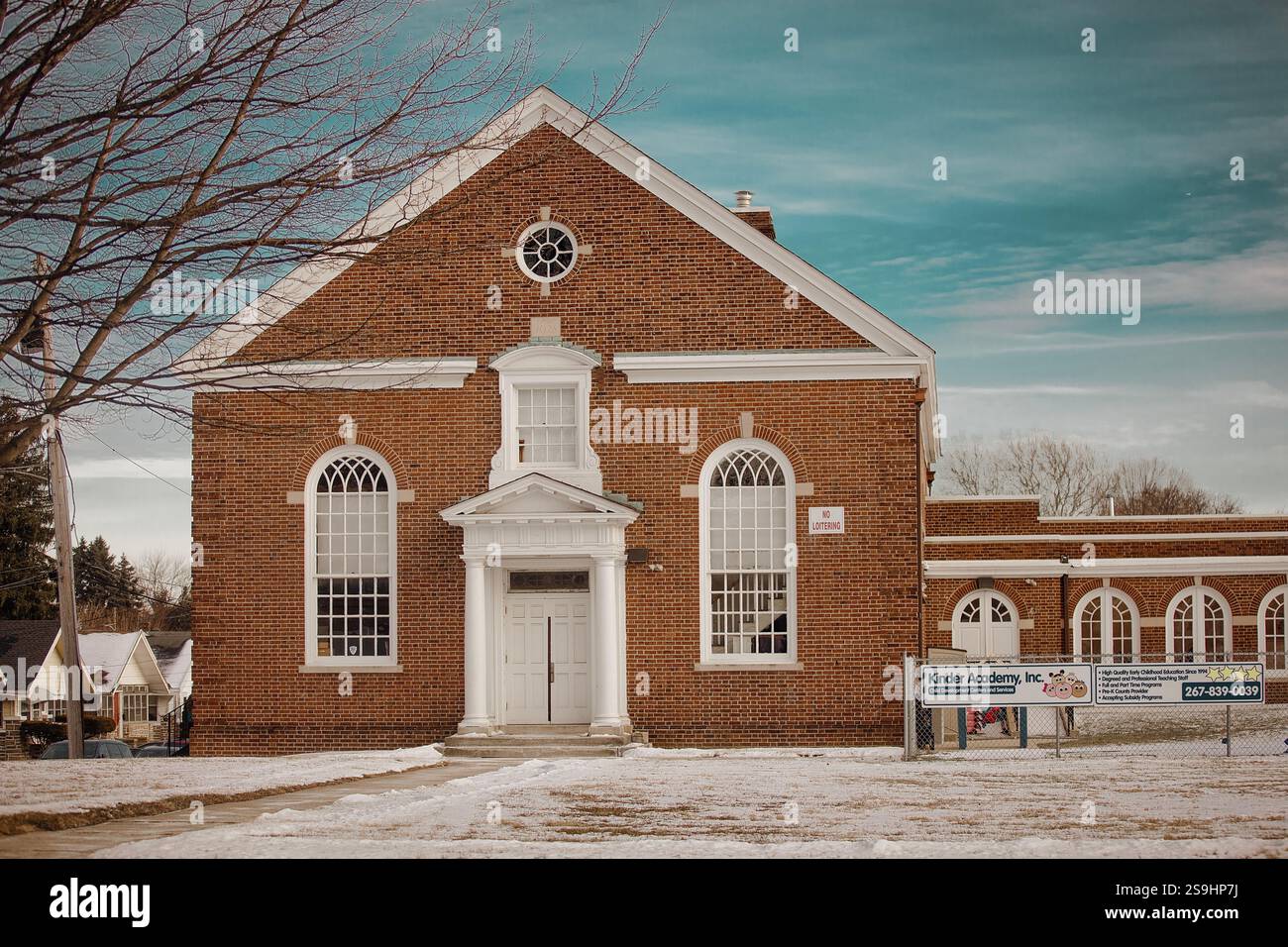 La facciata dello storico edificio della Trinity Church all'Oxford Preschool Center di Lawndale, Northeast Philadelphia, USA, il 26 gennaio 2025. Foto Stock