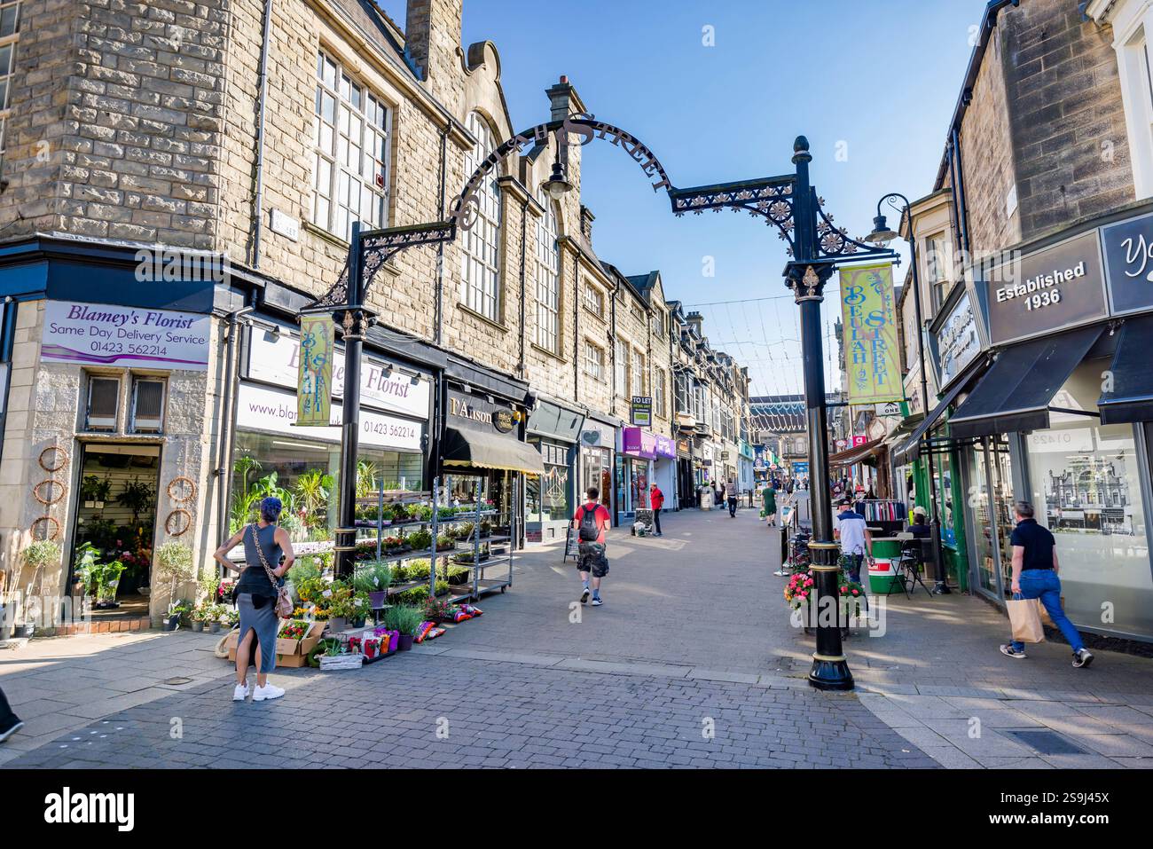 Harrogate, Regno Unito - 17 settembre 2024. Cartello di ingresso di Beulah Street nel centro commerciale di Harrogate, North Yorkshire, Regno Unito Foto Stock
