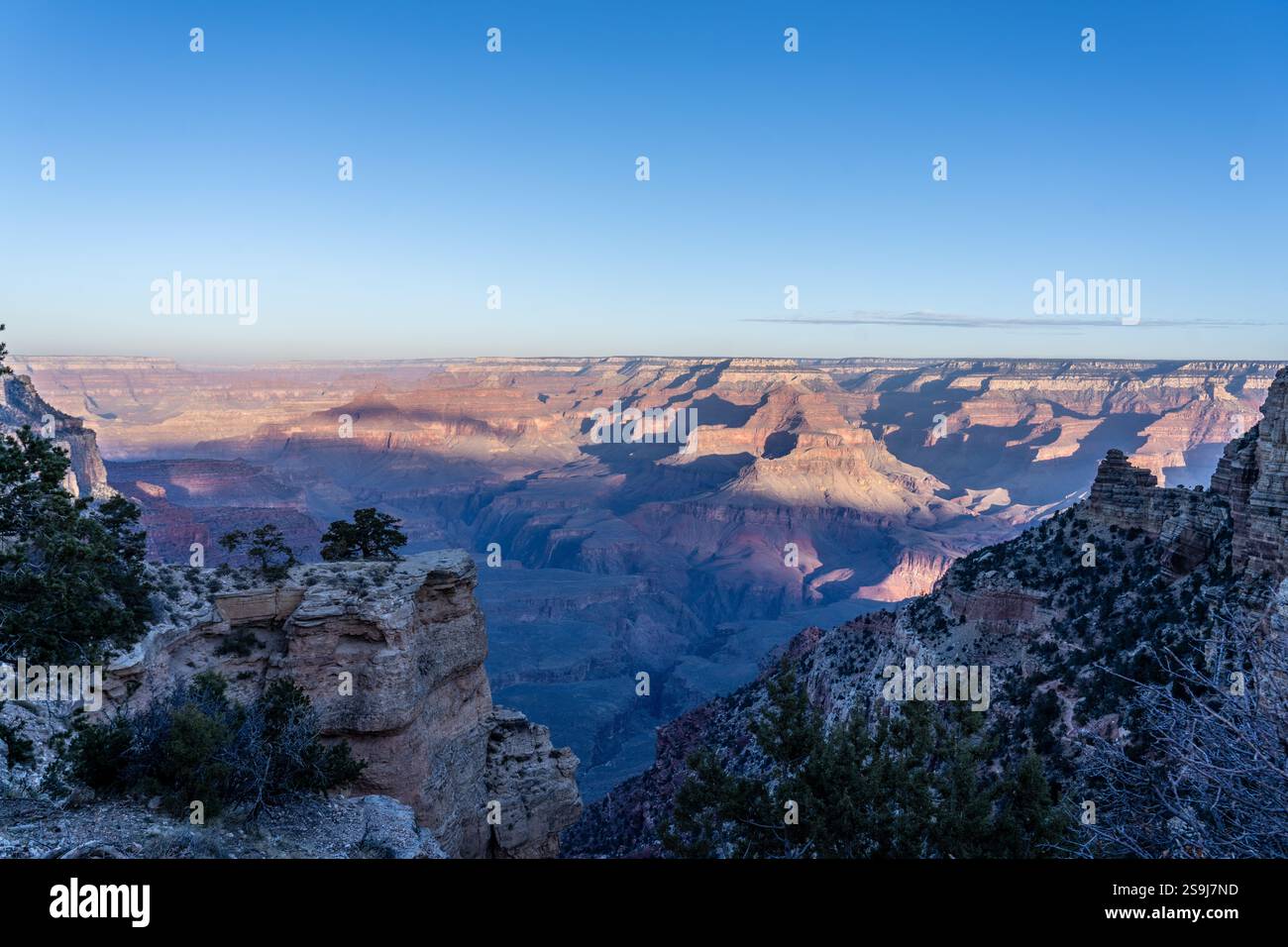 Alba sulla Trailhead per il South Kaibab Trail nel Parco Nazionale del Grand Canyon in Arizona Foto Stock Alba sulla Trailhead per il South Kaibab Trail nel Parco Nazionale del Grand Canyon in Arizona Foto Stock