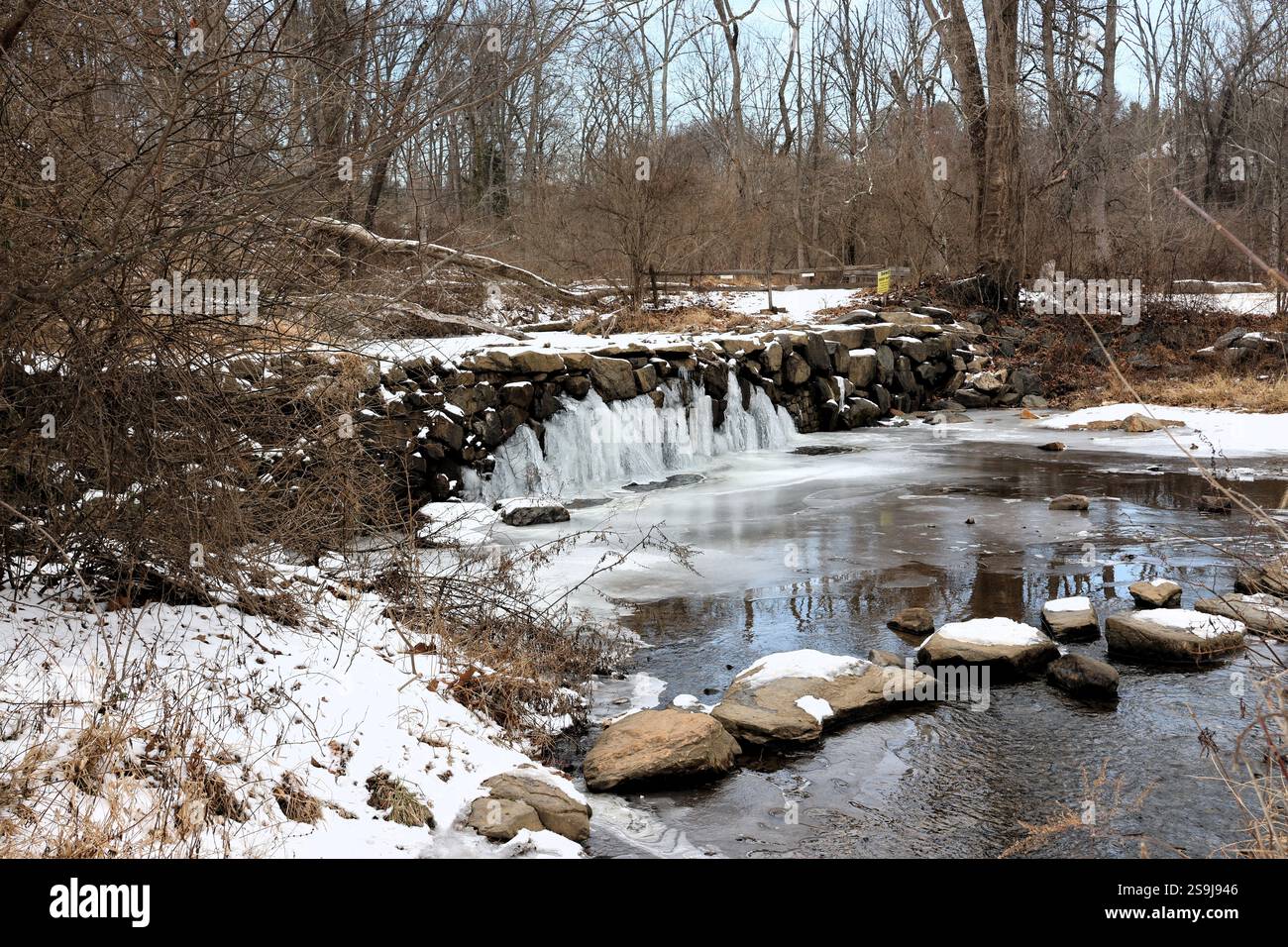 Diga di Concord Creek presso il Newlin Grist Mill Park a Glen Mills, Pennsylvania Foto Stock