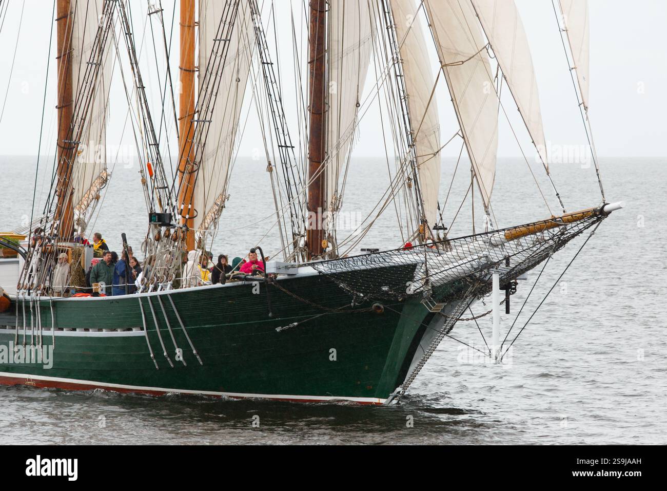 Il Denis Sullivan naviga sul lago Superior con i turisti a bordo durante il Tall Shiips Festival di Duluth, Minnesota. Foto Stock