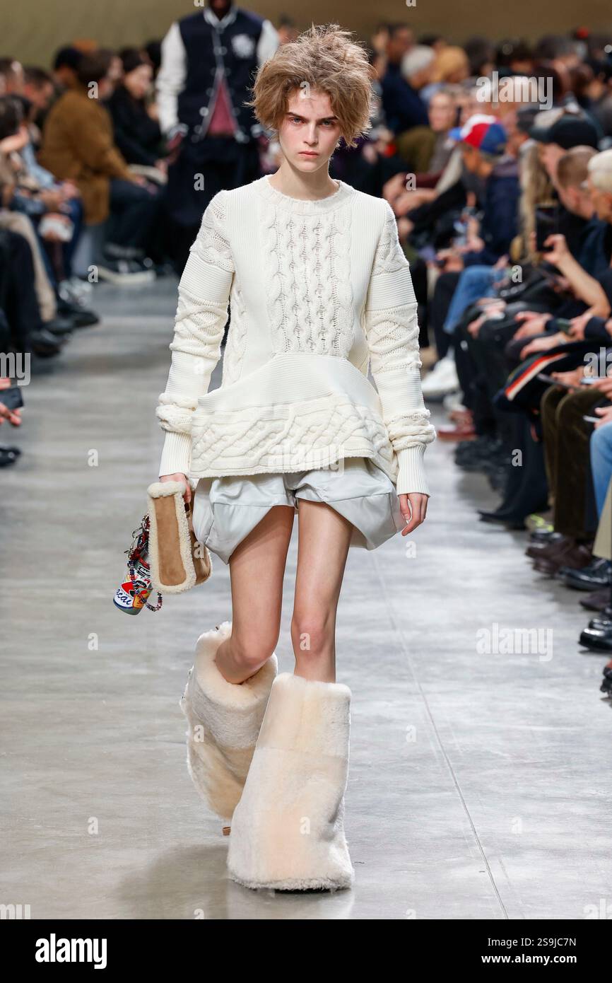SACAI Autunno/Inverno 2025-2026 sfilata durante la Paris Fashion Week Menswear del 2025 gennaio - Parigi, Francia 26/01/2025 Foto Stock