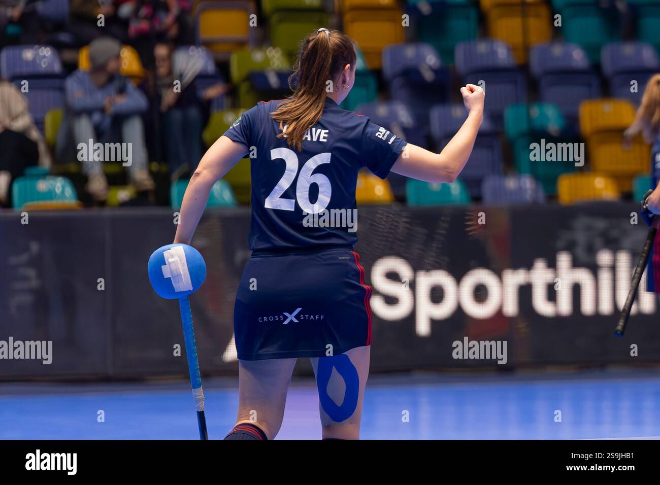 ELISA GR?ve (D?sseldorfer HC #26) ballt die Faust nach einem Tor, Mannheimer HC - D?sseldorfer HC, Francoforte, S?wag Arena, 25.1.2025 Foto Stock