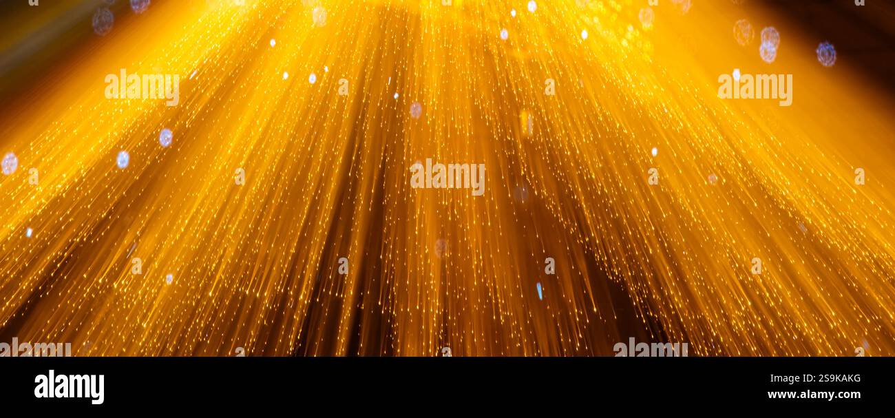 Le luci si illuminano utilizzando tecniche di zoom, Star Warp, l'effetto dello zoom avanti e indietro della fotocamera durante le riprese Foto Stock