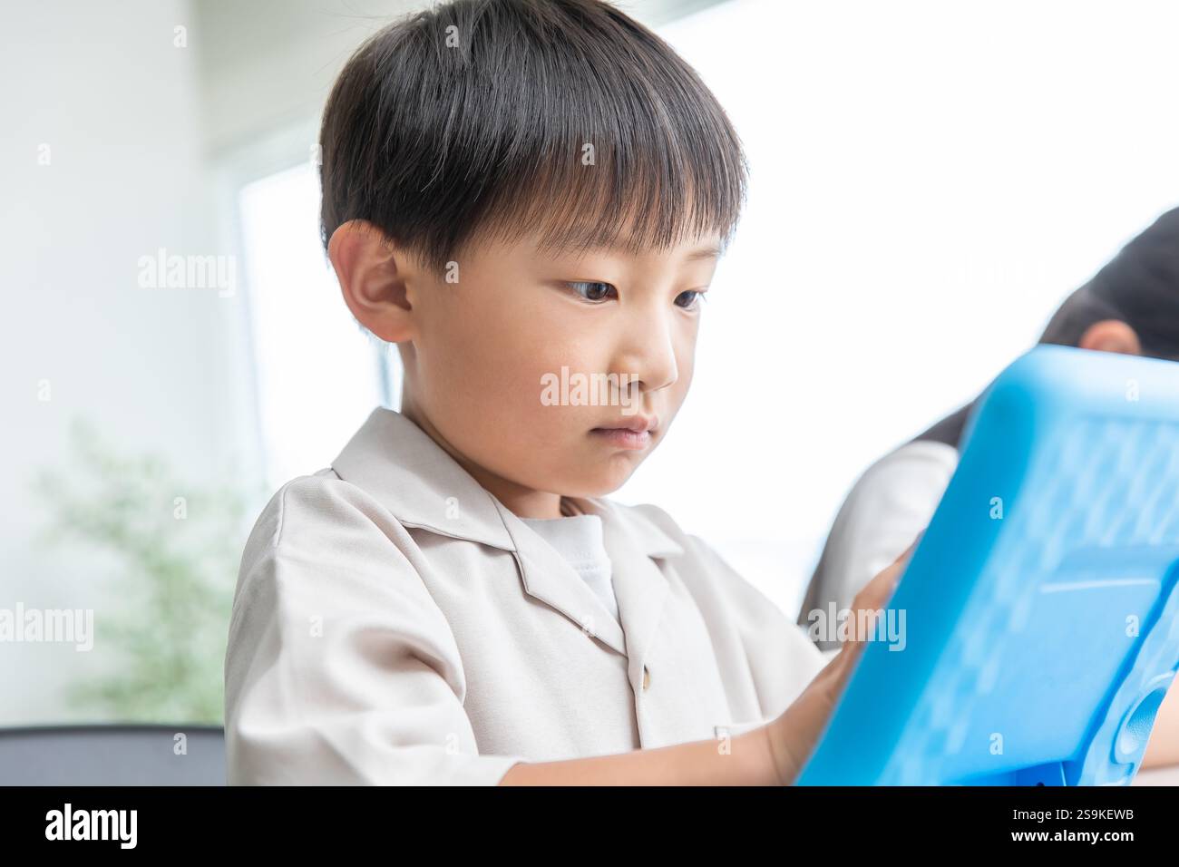 Apprendimento dei bambini con tablet Foto Stock