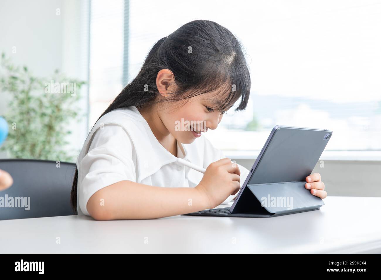 Apprendimento dei bambini con tablet Foto Stock