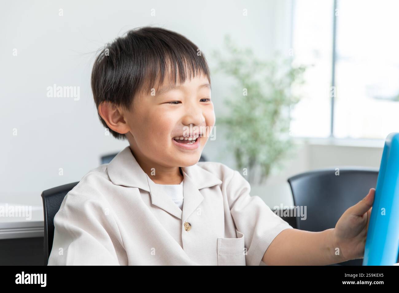 Apprendimento dei bambini con tablet Foto Stock