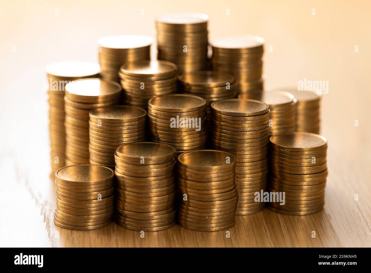 Mucchi di soldi Foto Stock