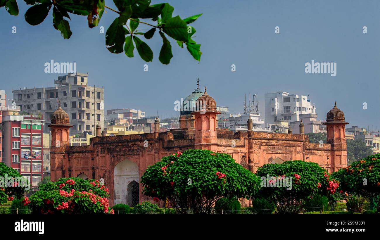 Tomba di Bibi pari all'interno Lalbagh Fort a Dacca in Bangladesh Foto Stock
