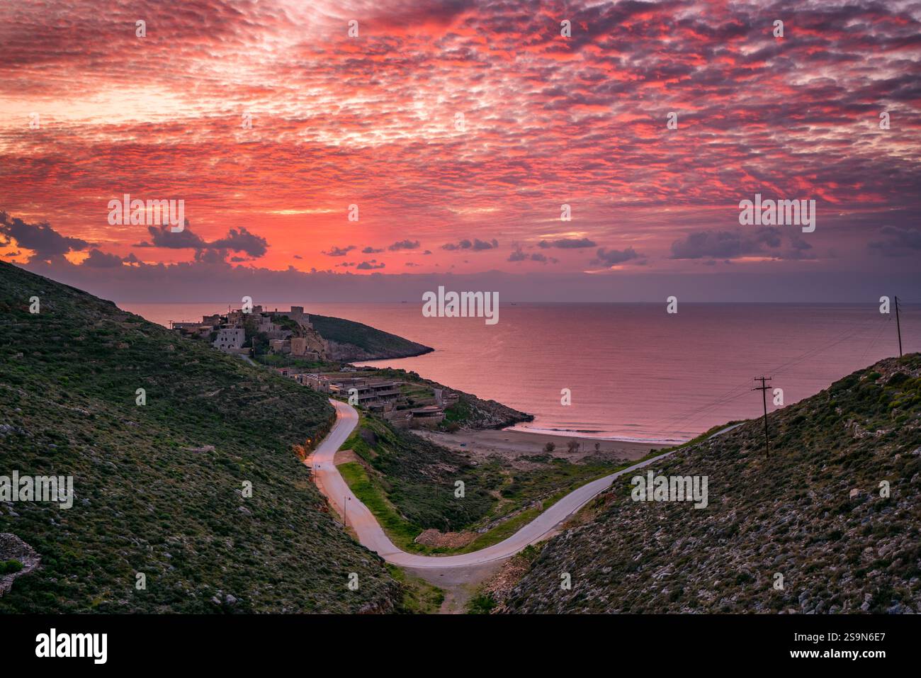 Spiaggia di Marmari al tramonto nella penisola di mani, Grecia Foto Stock