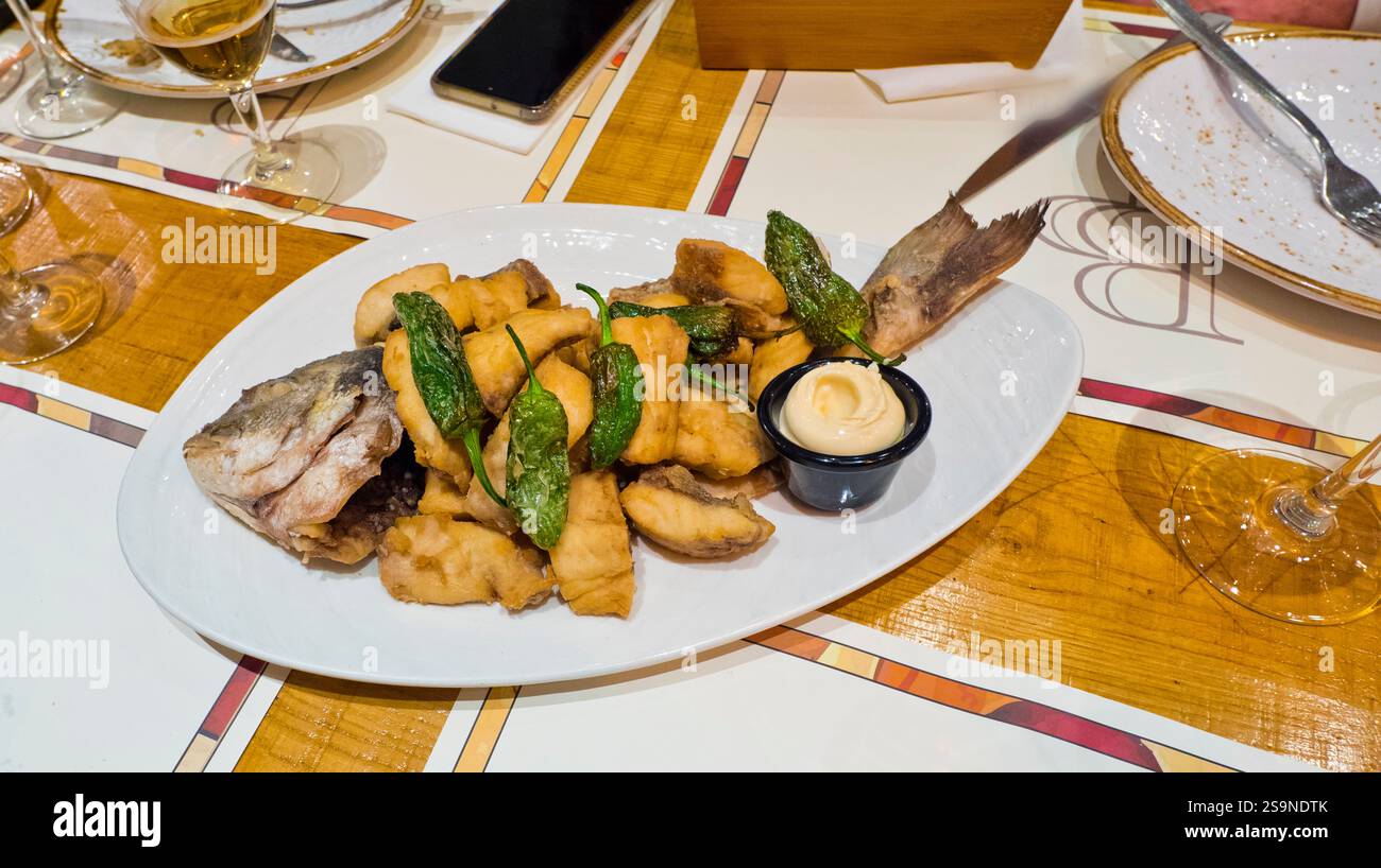 Fritto Gilt-head Bream, cucina spagnola, gastronomia spagnola, Spagna, Europa Foto Stock