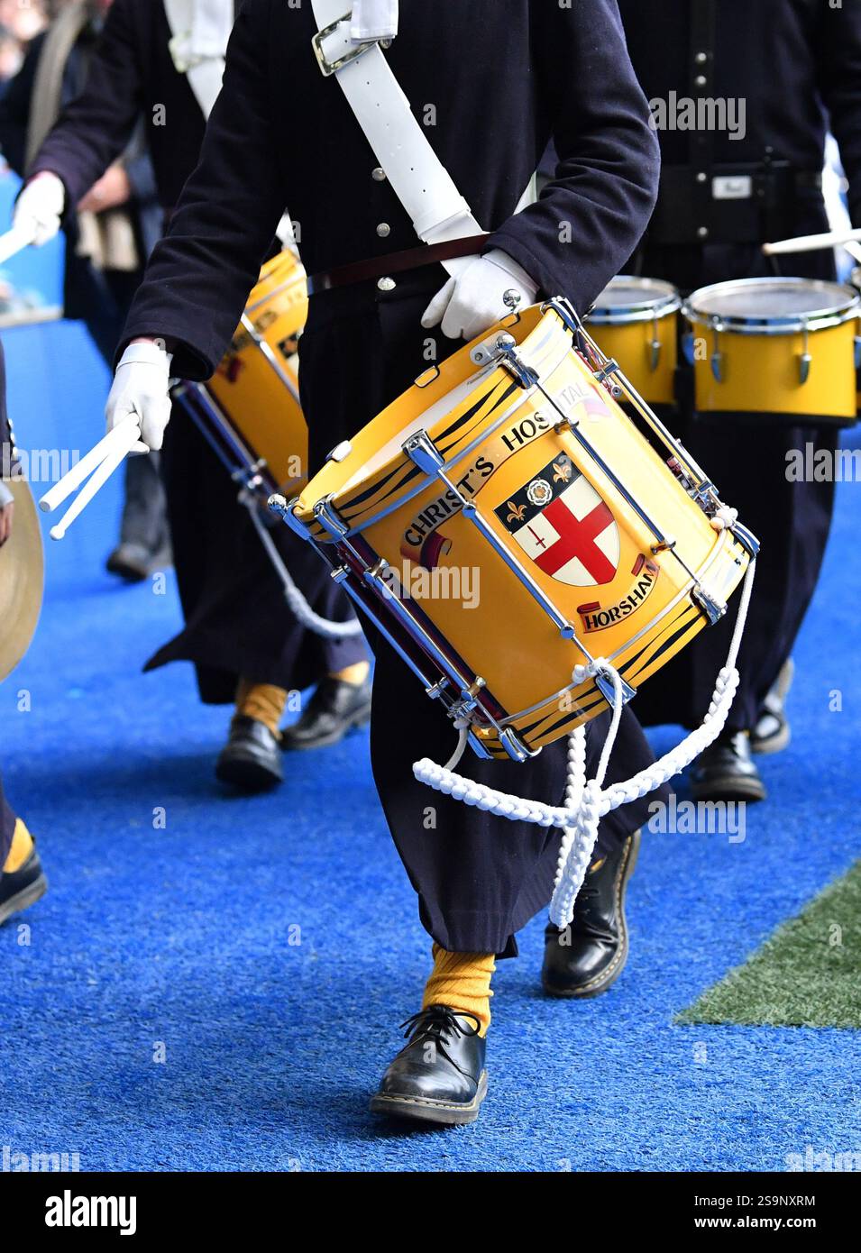 La banda scolastica del Christ's Hospital si esibisce durante la partita di Premier League tra Brighton e Hove Albion e Everton all'American Express Stadium di Brighton, Regno Unito - 25 gennaio 2025. Photo Simon Dack / Telephoto Images solo per uso editoriale. Niente merchandising. Per le immagini di calcio si applicano restrizioni fa e Premier League inc. Non è consentito l'utilizzo di Internet/dispositivi mobili senza licenza FAPL. Per ulteriori dettagli, contattare Football Dataco Foto Stock