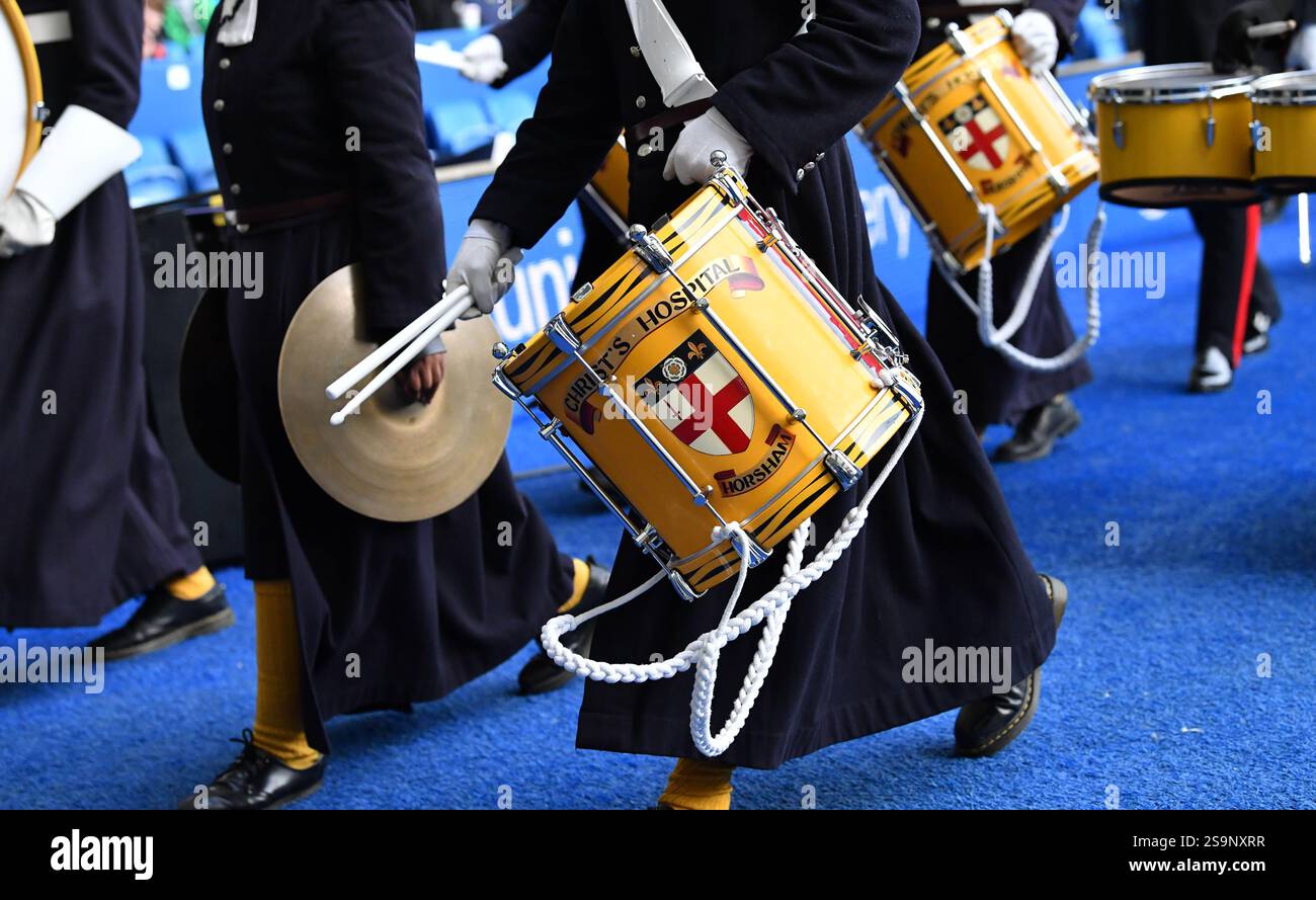 La banda scolastica del Christ's Hospital si esibisce durante la partita di Premier League tra Brighton e Hove Albion e Everton all'American Express Stadium di Brighton, Regno Unito - 25 gennaio 2025. Photo Simon Dack / Telephoto Images solo per uso editoriale. Niente merchandising. Per le immagini di calcio si applicano restrizioni fa e Premier League inc. Non è consentito l'utilizzo di Internet/dispositivi mobili senza licenza FAPL. Per ulteriori dettagli, contattare Football Dataco Foto Stock
