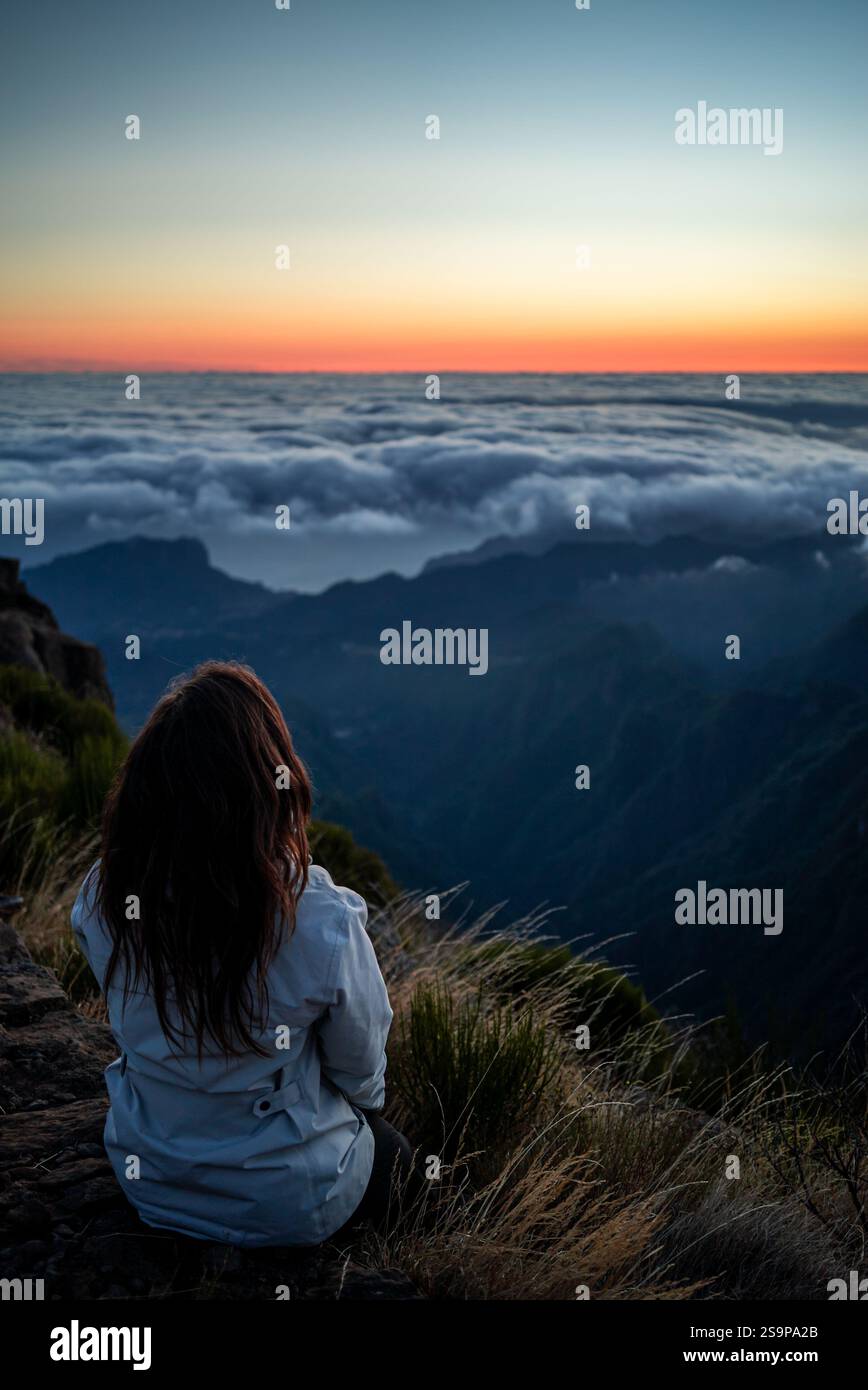 Alba sopra le nuvole di Madeira - Pico do Arieiro Foto Stock