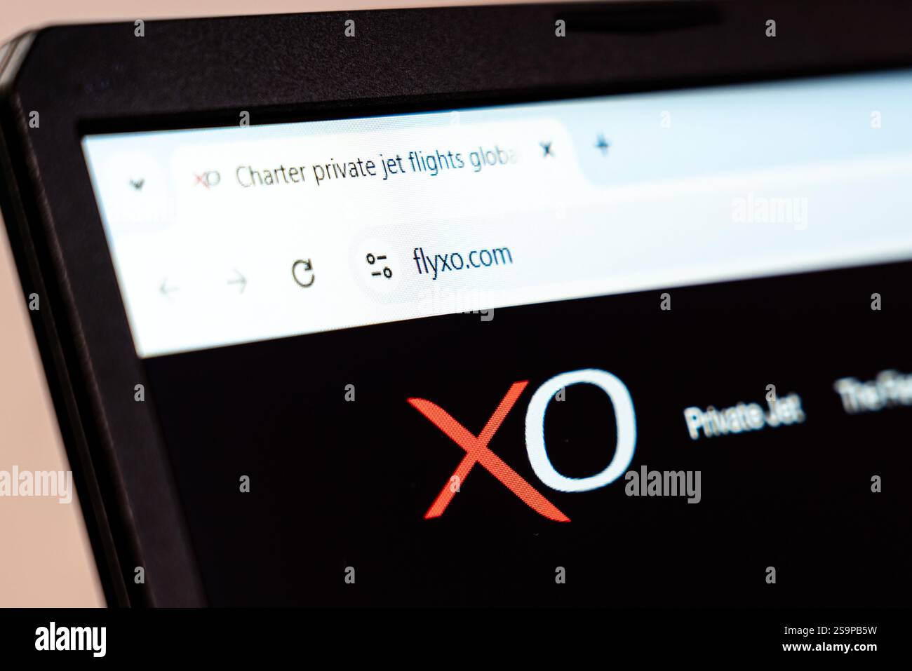 New York, USA - 20 gennaio 2025: Sito Web XO visualizzato su uno schermo per servizi charter privati Foto Stock