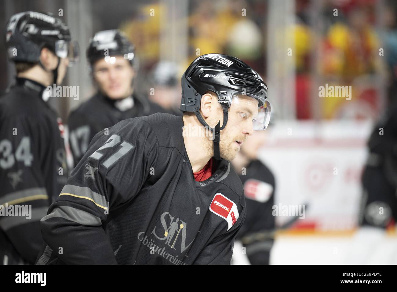 PSD Bank Dome, Duesseldorf, Renania settentrionale-Vestfalia, Juhani Tyrvaeinen (Koelner Haie, #21), PENNY DEL, Duesseldorfer EG- Koelner Haie su 24.01.2025 AT Foto Stock
