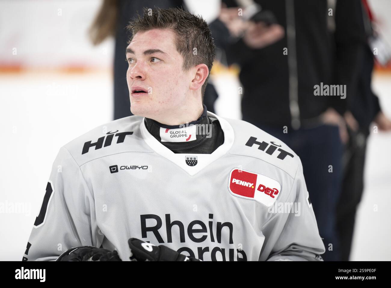 PSD Bank Dome, Duesseldorf, Renania settentrionale-Vestfalia, Justin Schuetz (Koelner Haie, #10), PENNY DEL, Duesseldorfer EG- Koelner Haie il 24/01/2025 al Foto Stock