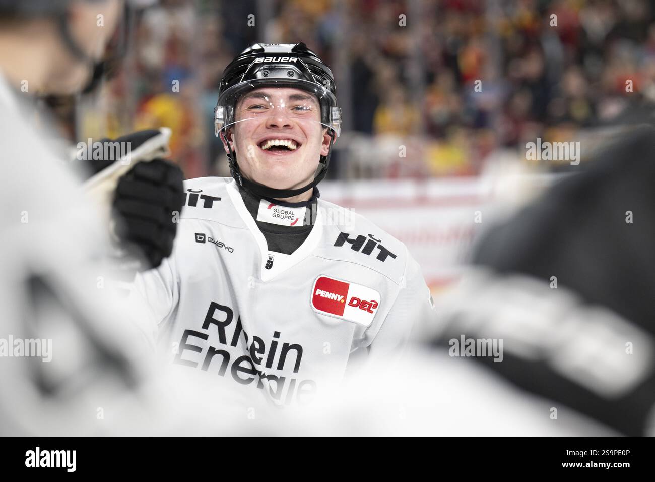 PSD Bank Dome, Duesseldorf, Renania settentrionale-Vestfalia, Justin Schuetz (Koelner Haie, #10), PENNY DEL, Duesseldorfer EG- Koelner Haie il 24/01/2025 al Foto Stock